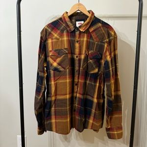 L Levi’s Button Up Flannel